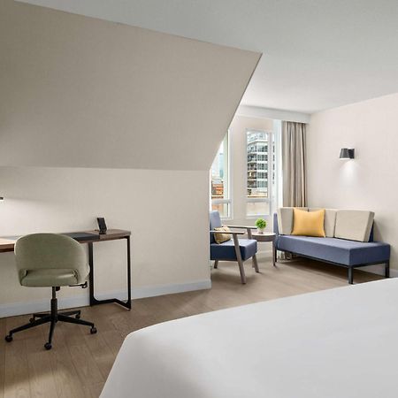 The Novotel Toronto Centre Extérieur photo