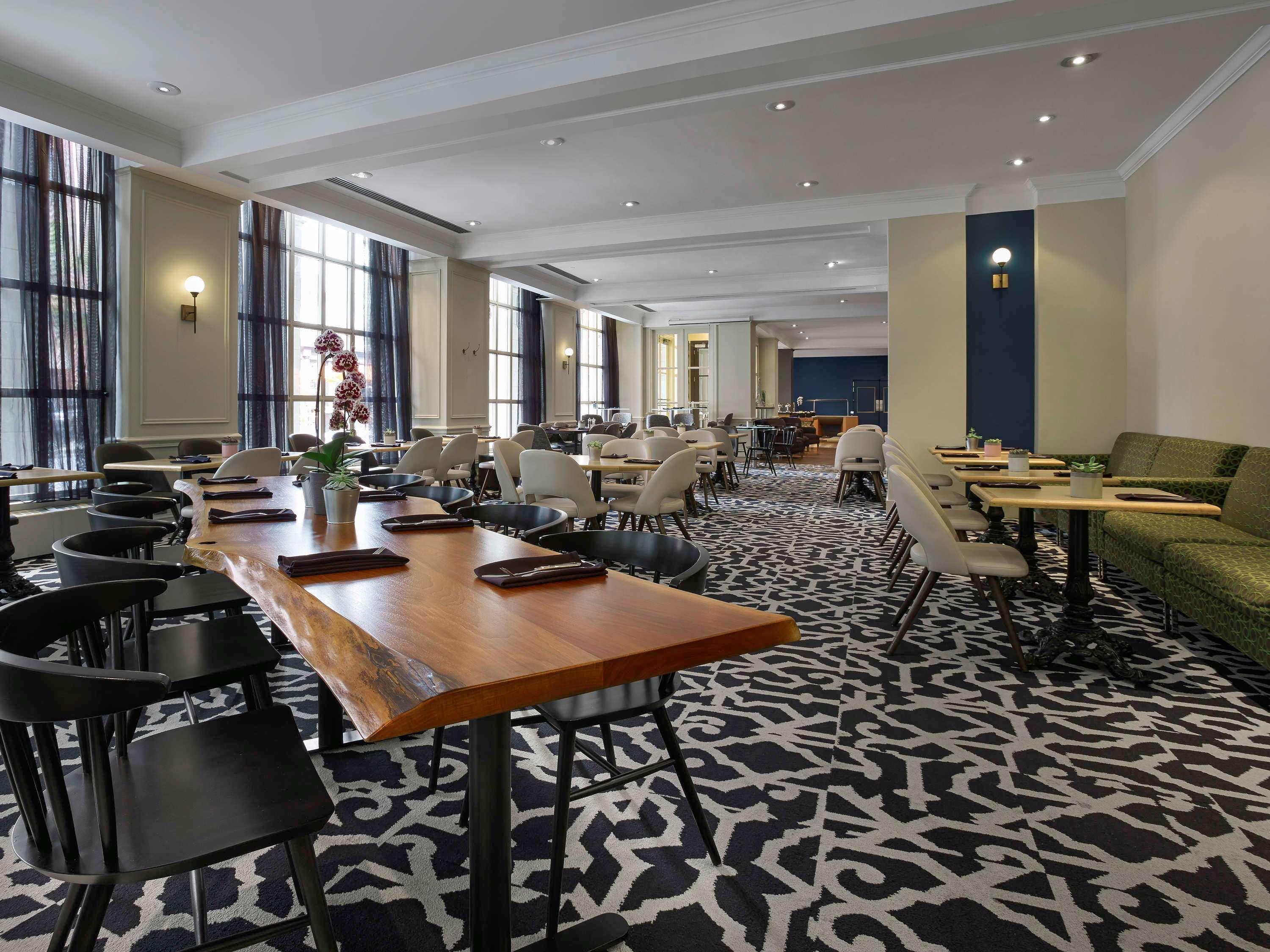 The Novotel Toronto Centre Extérieur photo