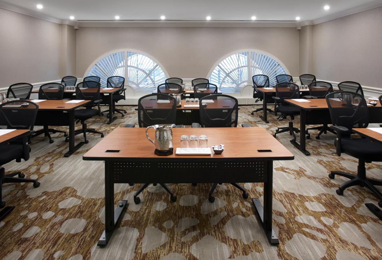 The Novotel Toronto Centre Extérieur photo